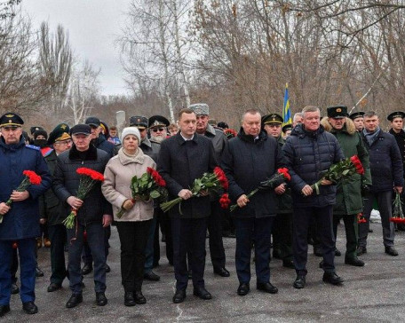 В Саратовской области Ассоциация ветеранов СВО возложила цветы вместе с губернатором Романом Бусаргиным