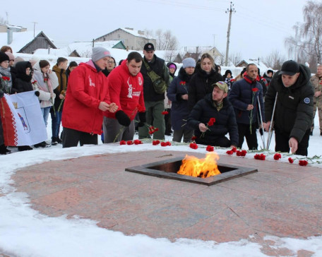 В Нижегородской области ветераны СВО возложили цветы к могиле Тани Савичевой