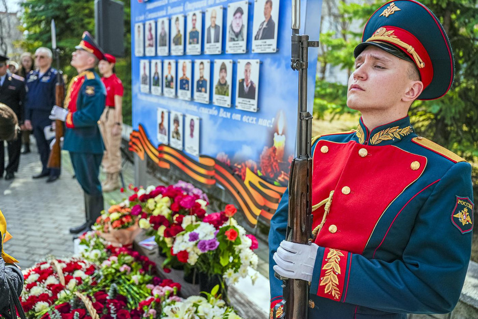 В наукограде Кольцово открыли мемориал в честь павших на СВО