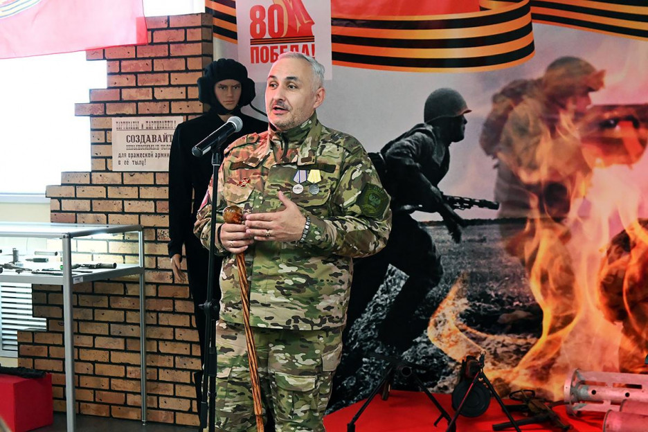 На Ямале открылась выставка, объединяющая героев Великой Отечественной войны и СВО