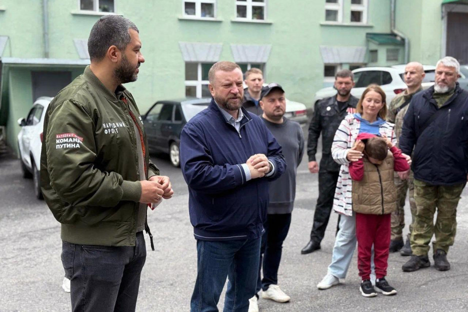 Внедорожник, болотоход и мотоцикл — из Курска на передовую