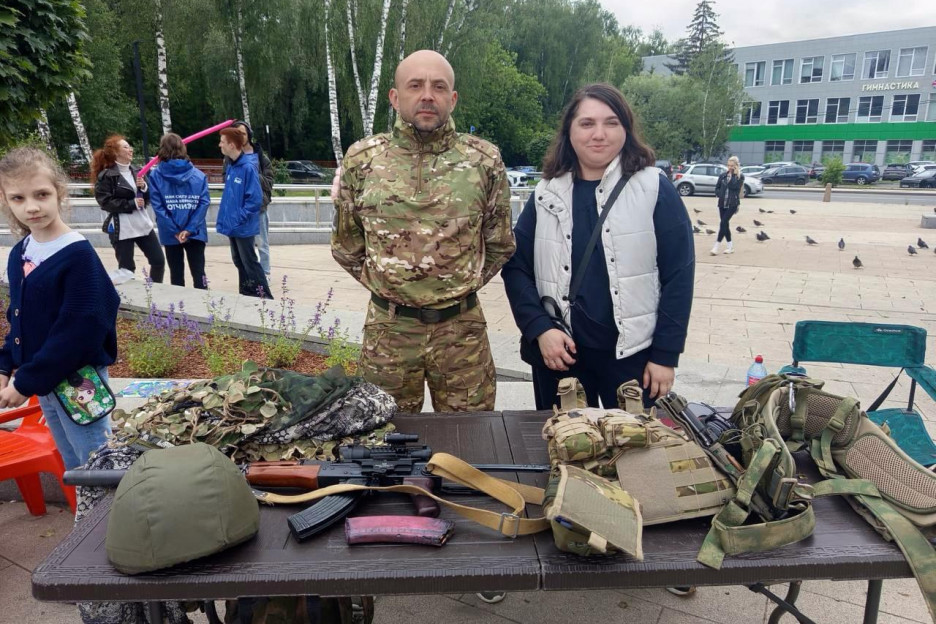 Военное обмундирование и четверолапые помощники: Люберцы отметили День кинолога
