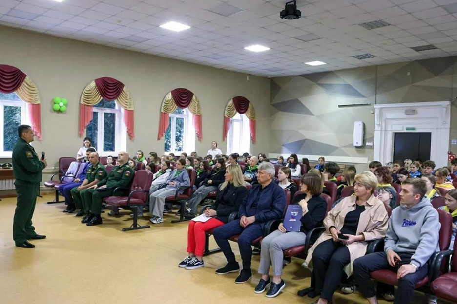 Воспитанники «Ромашки» встретились с героями СВО