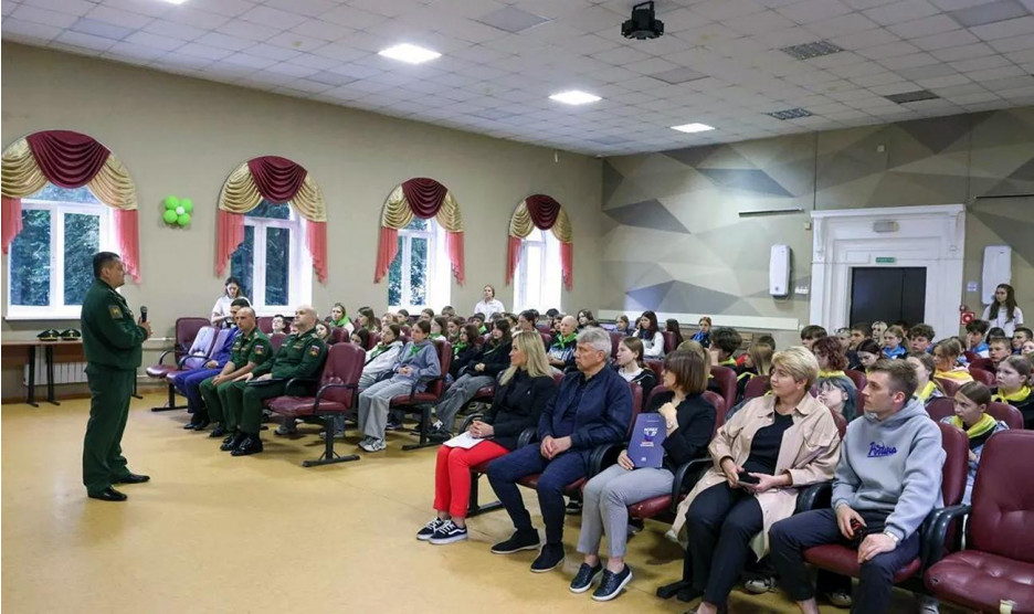 Воспитанники «Ромашки» встретились с героями СВО