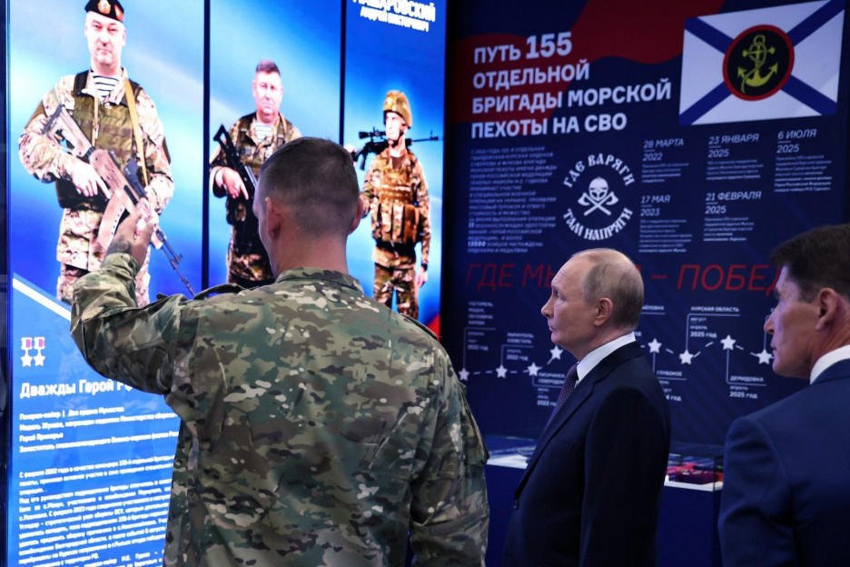 Путин посетил музей 155-й бригады морской пехоты во Владивостоке