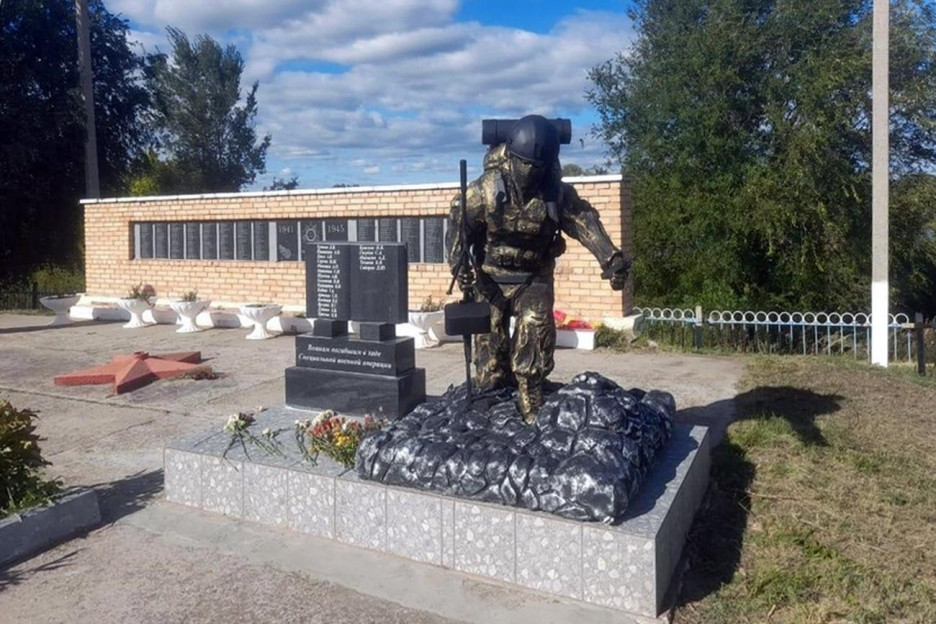 В Обшаровке открыли памятник героям СВО