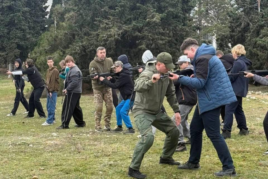 В Севастополе стартовали военно-учебные сборы для старшеклассников