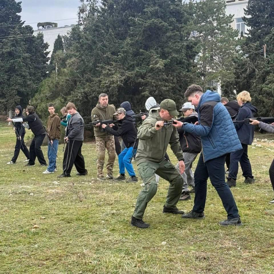 В Севастополе стартовали военно-учебные сборы для старшеклассников