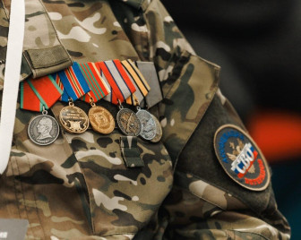 В Клину показали оружие и трофеи из зоны СВО