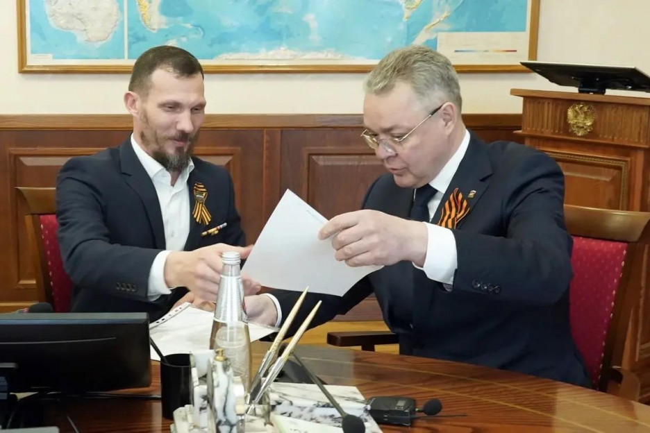 Губернатор Ставропольского края Владимир Владимиров встретился с региональным руководителем Ассоциации ветеранов СВО Виталием Коноваловым