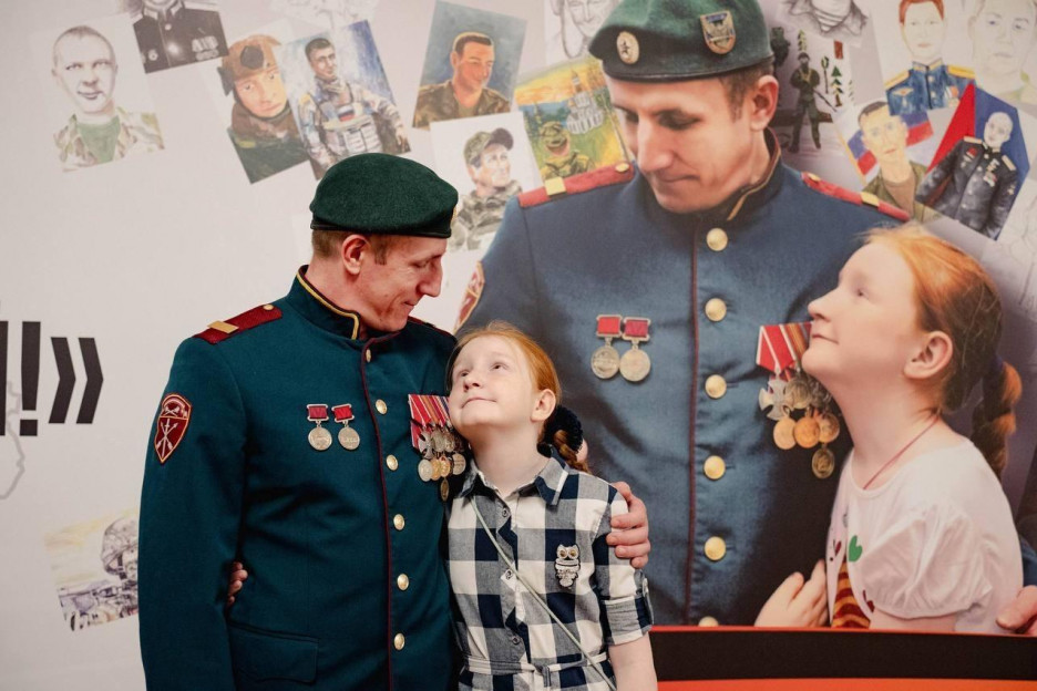 В Государственной Думе открылась выставка «Мой папа – Герой!»