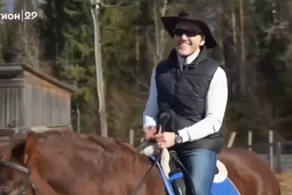 В Архангельске стартовал пилотный социальный проект региональной Ассоциации ветеранов СВО «Семейная лошадь»