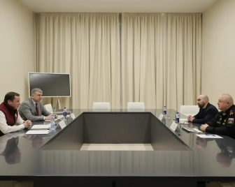 В Туле состоялась акция «Синий платочек Победы», организованная Ассоциацией ветеранов СВО и благотворительным фондом «Русская земля»