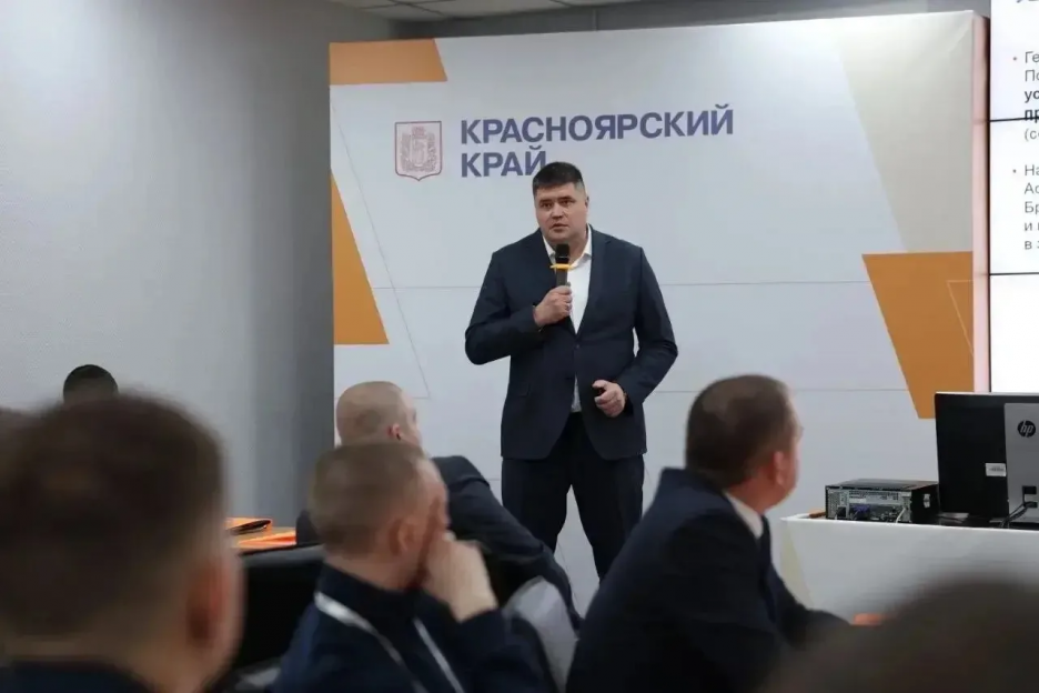 Заместитель директора Ассоциации ветеранов СВО Владимир Горох выступил перед слушателями заключительного модуля кадровой программы Красноярского края