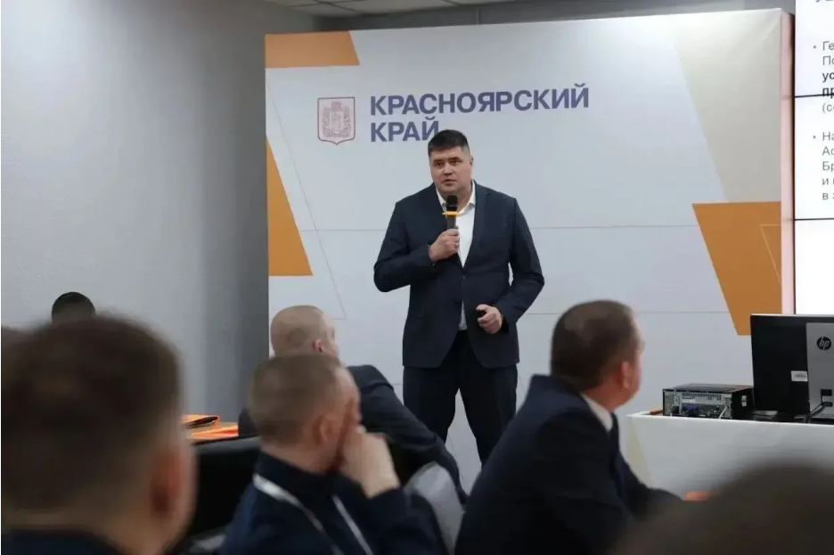 Заместитель директора Ассоциации ветеранов СВО Владимир Горох выступил перед слушателями заключительного модуля кадровой программы Красноярского края