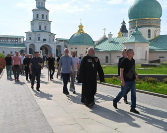 «Саду быть»: 15 яблонь высадили в честь участников специальной военной операции