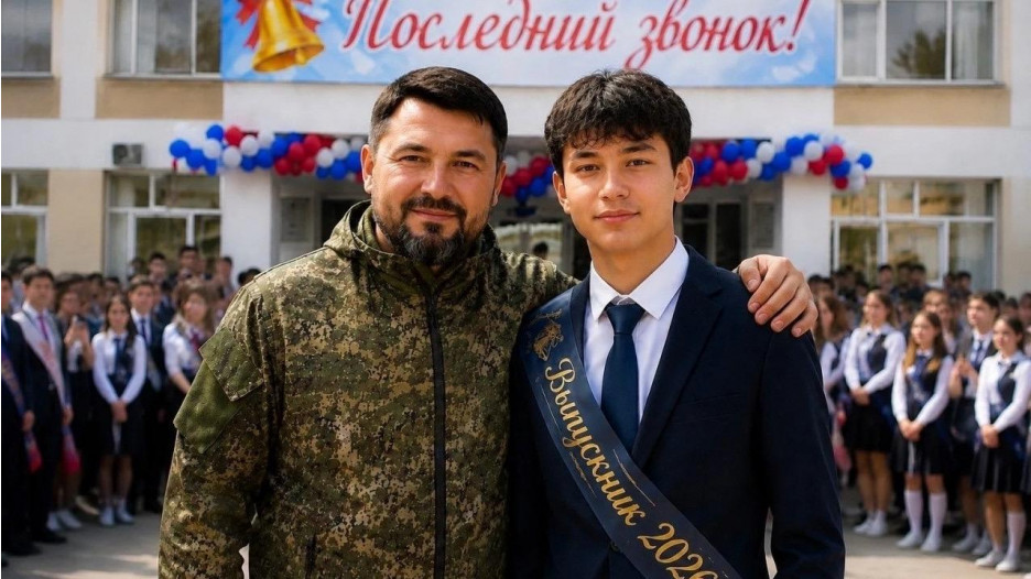 На Ямале участники региональной Ассоциации ветеранов СВО поддерживают детей погибших сослуживцев на выпускных линейках
