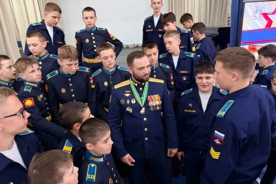 Ассоциация ветеранов СВО Московской области с начала года провела свыше 1700 уроков мужества для школьников и молодежи региона