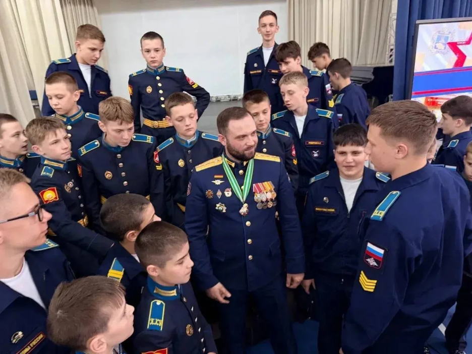 Ассоциация ветеранов СВО Московской области с начала года провела свыше 1700 уроков мужества для школьников и молодежи региона
