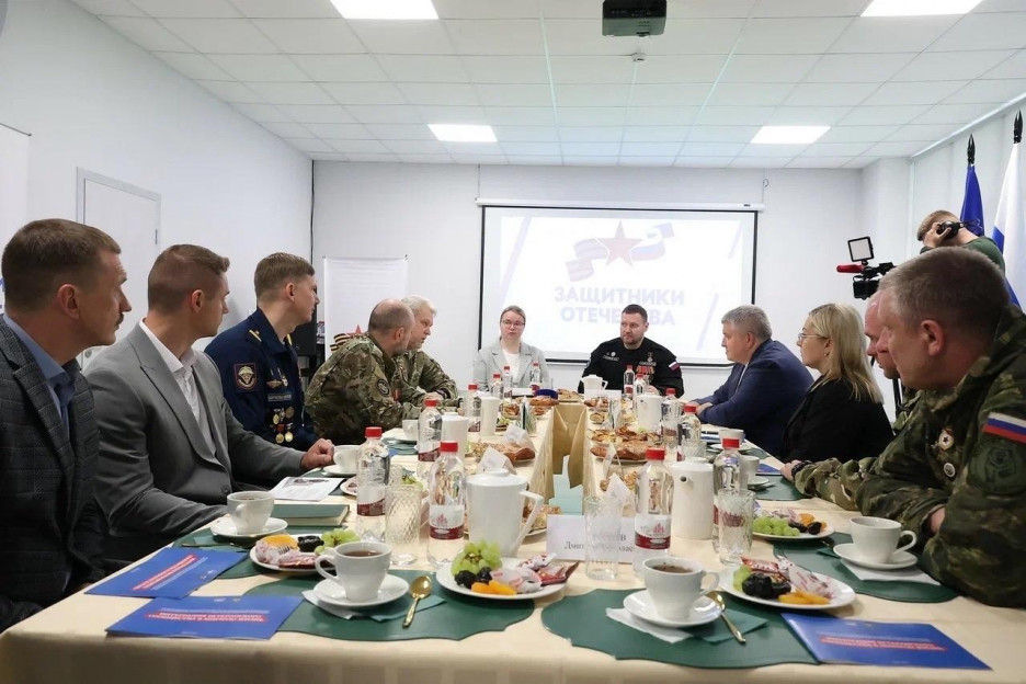 Губернатор Новгородской области Александр Дронов встретился с участниками Ассоциации ветеранов СВО