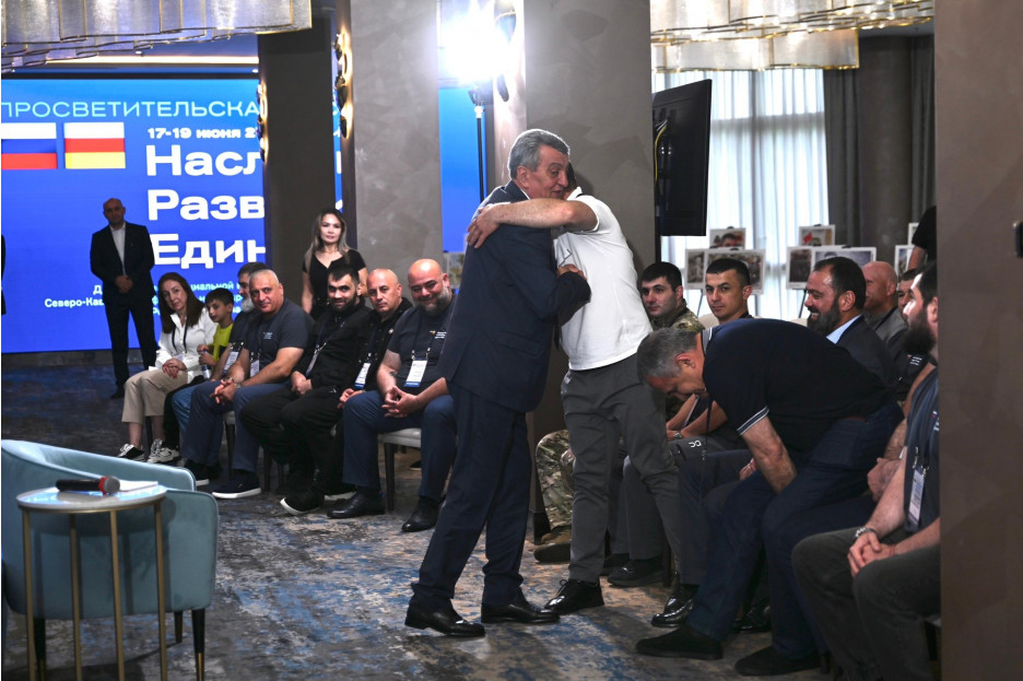 Глава Республики Северная Осетия – Алания Сергей Меняйло встретился с ветеранами специальной военной операции СКФО в рамках просветительской сессии