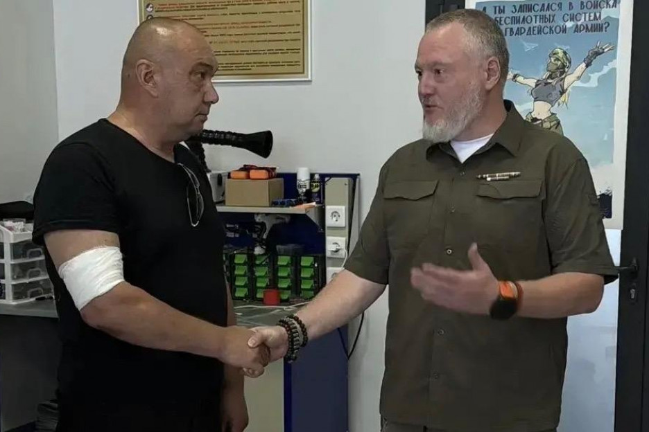 В Ассоциации ветеранов СВО Краснодарского края чествовали участника спецоперации, который первым встретил преступника в торговом центре