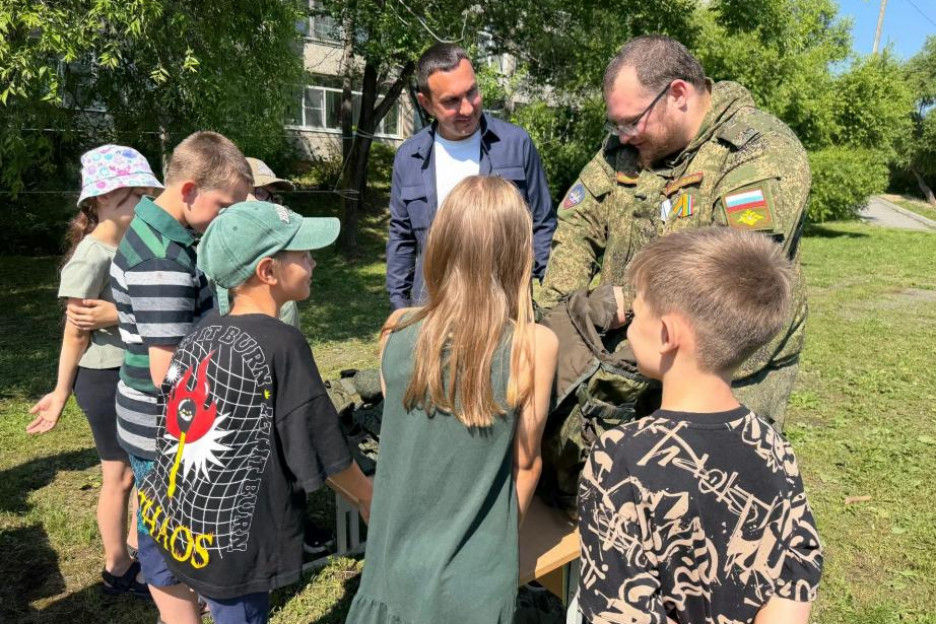 Член Ассоциации ветеранов СВО Хабаровского края Максим Анцупов стал учителем начальной военной подготовки в школе