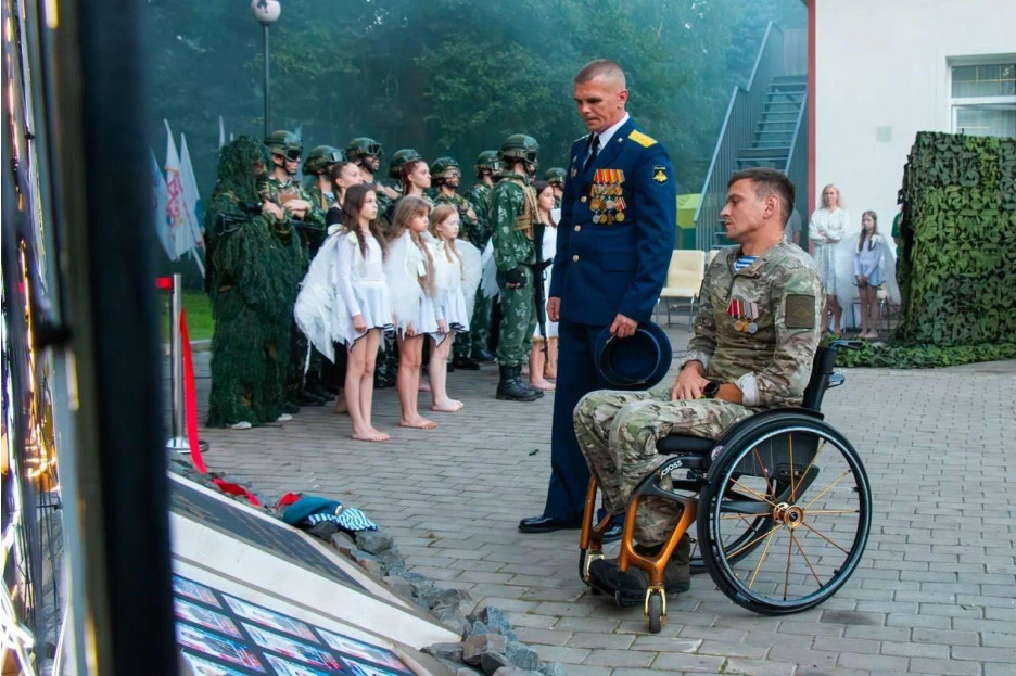 Руководитель Ассоциации ветеранов СВО города Ставрополя Александр Луганский принял участие в церемонии открытия обелиска в память о павших товарищах