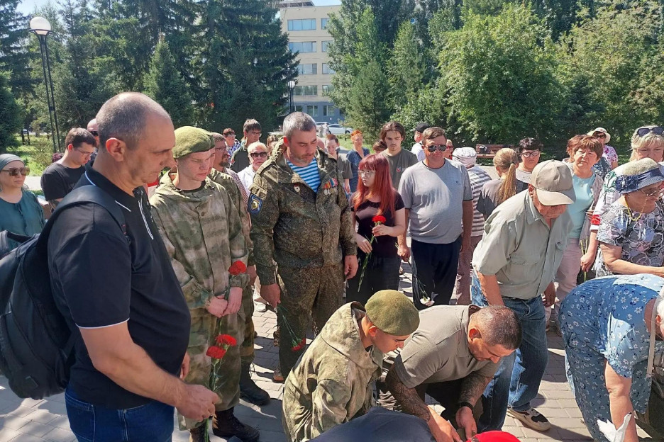 Ассоциация ветеранов СВО Омской области совместно с КСВО провели Акцию-реквием в память о погибших детях Донбасса