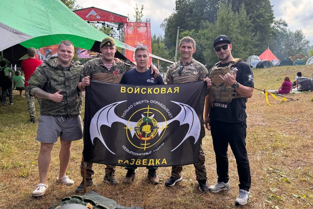 Руководитель Ассоциации ветеранов СВО Самарской области Денис Михайлин с боевыми товарищами
