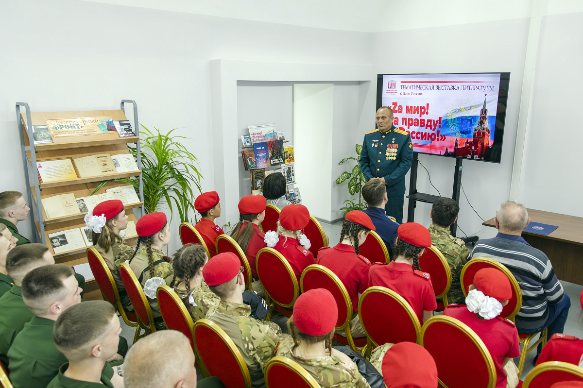 Выставка Zа мир! Zа правду! Zа Россию! в ЦДРА