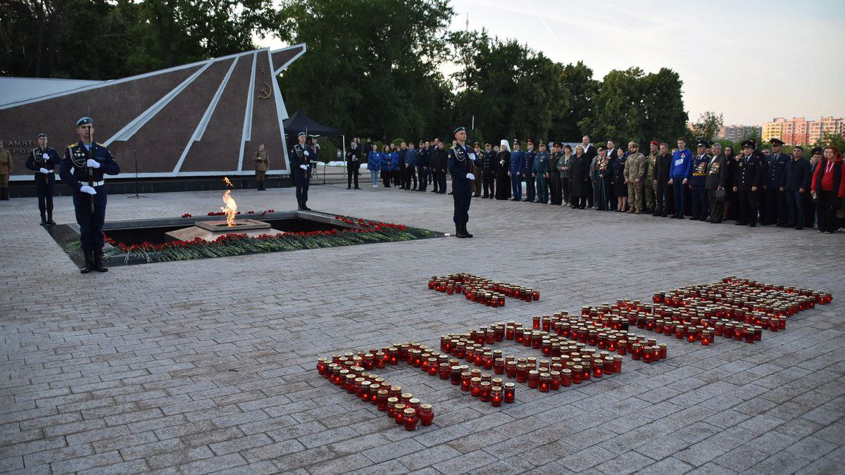 Патриотическая акция Я помню в День памяти и скорби на Скорбященском мемориальном комплексе в Рязани