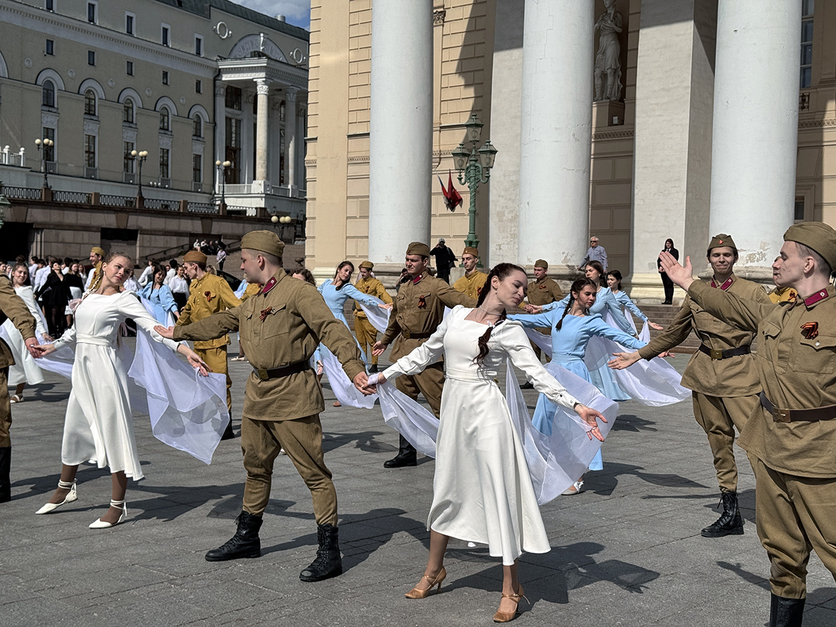Акция Вальс Победы в Москве