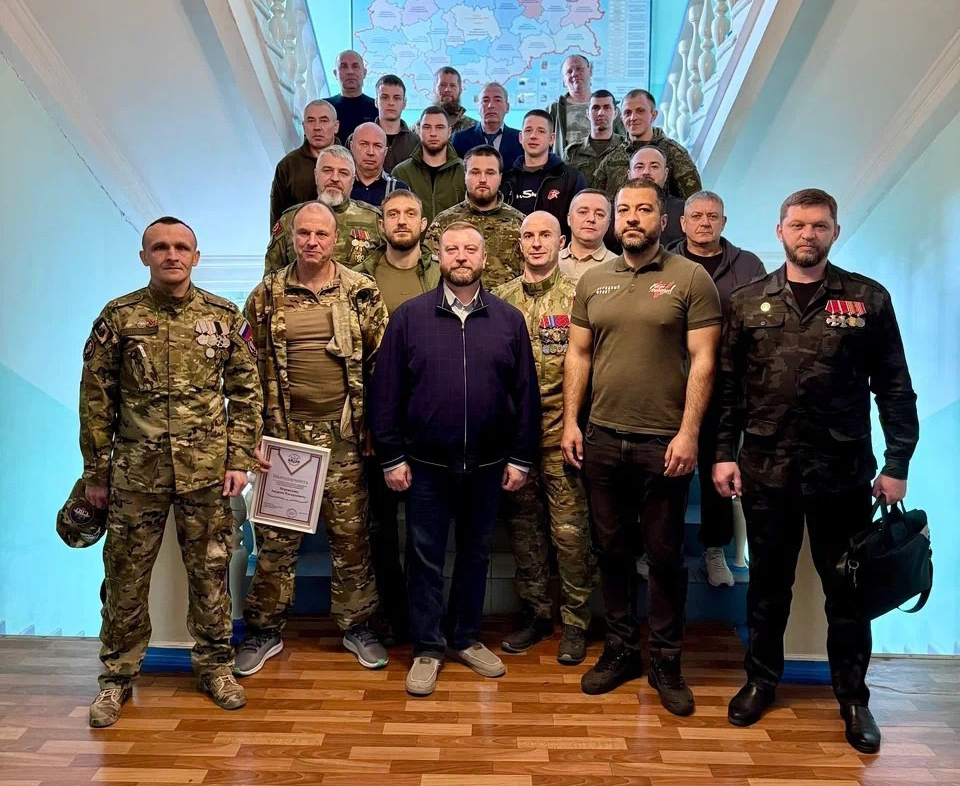 Сенатор Алексей Кондратьев с членами Ассоциации ветеранов СВО Курской области