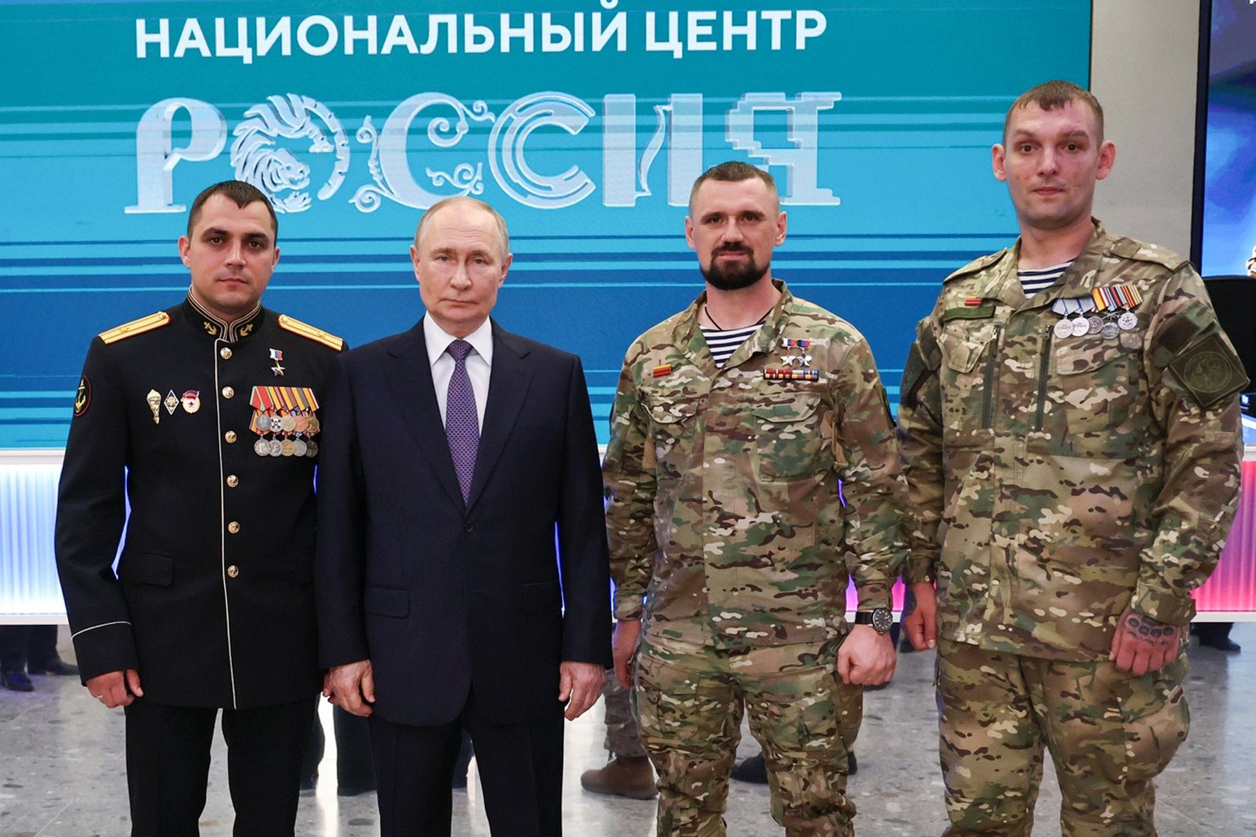 Владимир Путин посетил музей 155-й отдельной гвардейской бригады морской пехоты Тихоокеанского флота