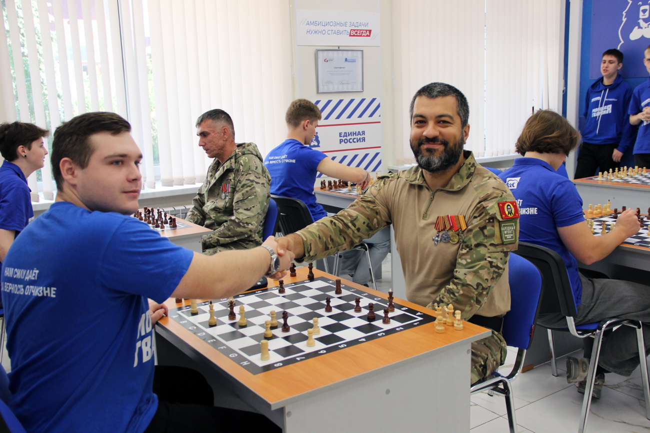 Победитель шахматного турнира «Ход Победы» Дмитрий Гулиев