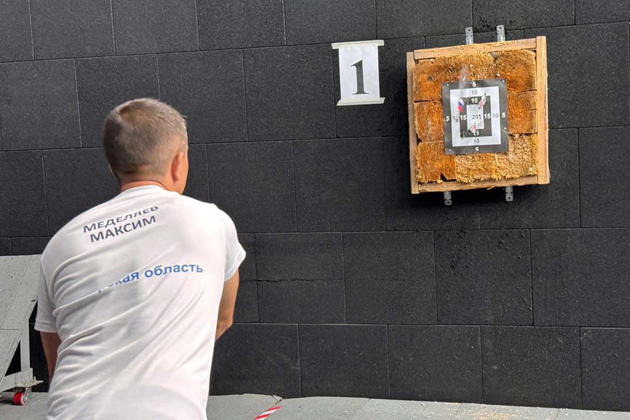 Чемпион Кубка Самары по метанию ножа Максим Меделяев