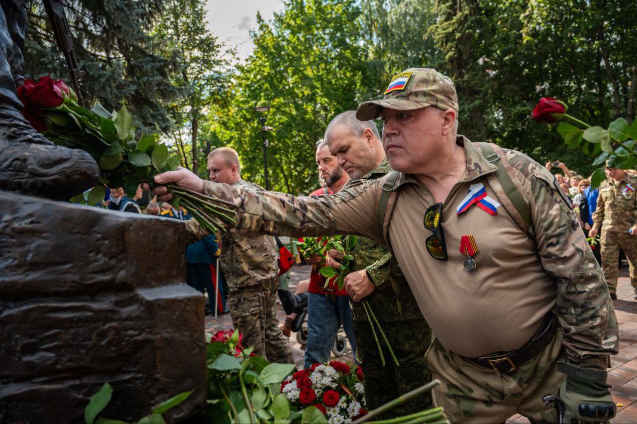 На Аллее Победы появился памятник героям СВО